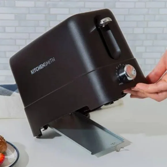 Sleek Black Kitchen Toaster with Modern Design - Picture 4 of 8